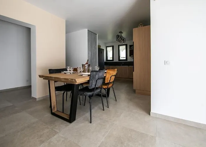 T3 Calme Ensoleille Parking Prive Lejlighed