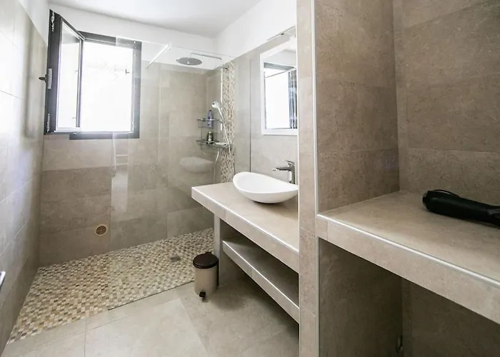 T3 Calme Ensoleille Parking Prive Sartène